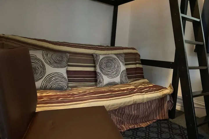 Room 4 of 18