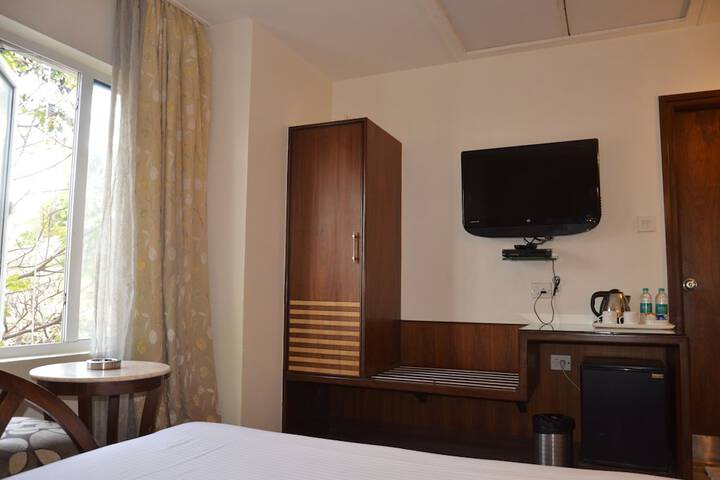 Room 8 of 34