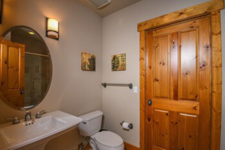 Room 4 of 33