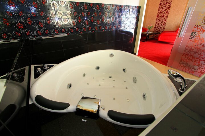 Hot Tub 36 of 45