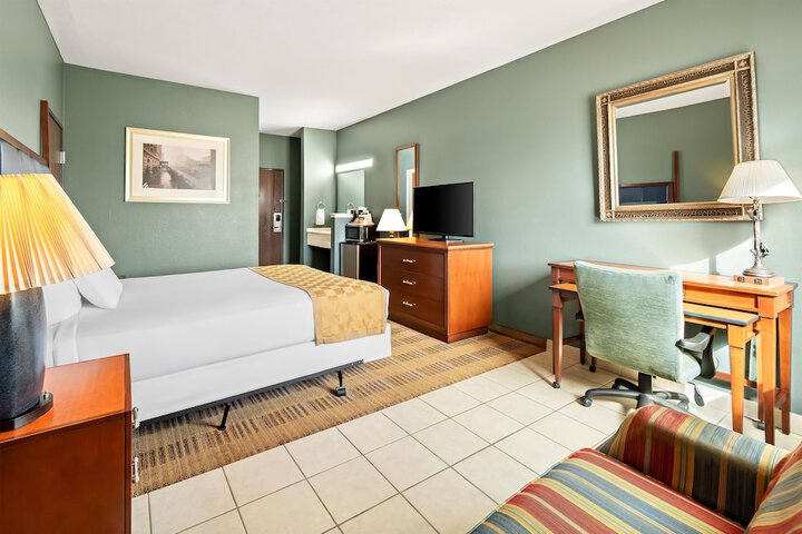 Room 6 of 32