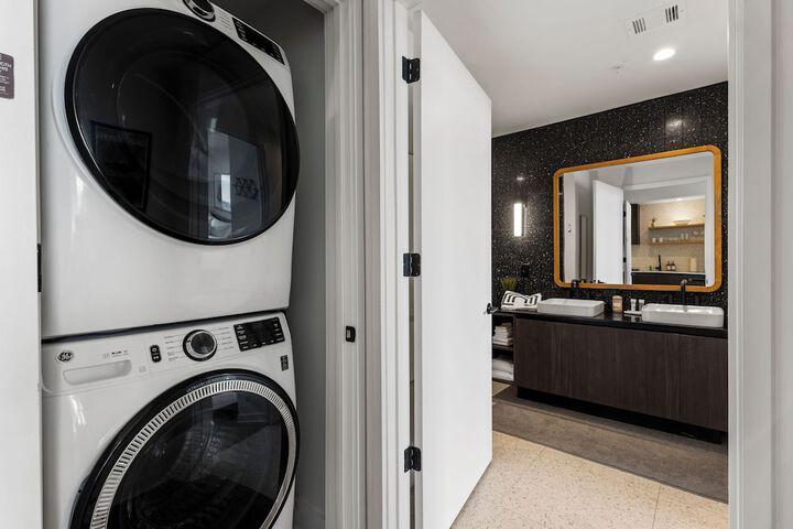 Laundry 704 of 860