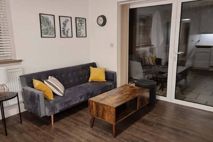Room 4 of 17