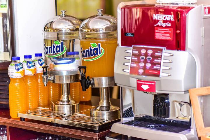 Breakfast/Coffee Service 73 of 147