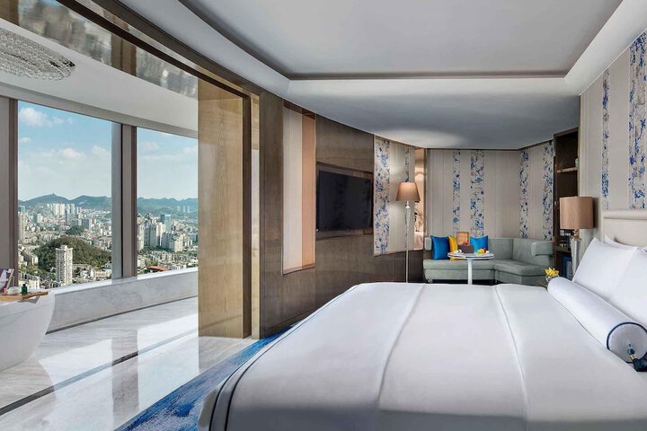 Room 4 of 93