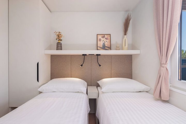 Room 10 of 44