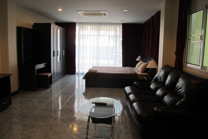 Room 5 of 33