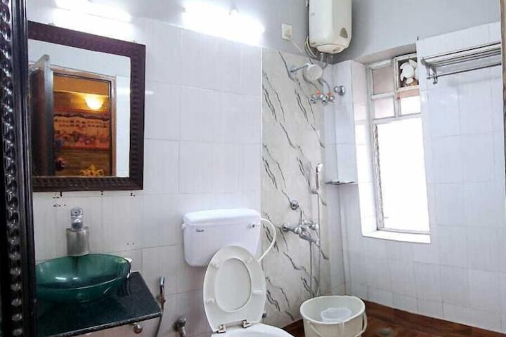 Room 16 of 24