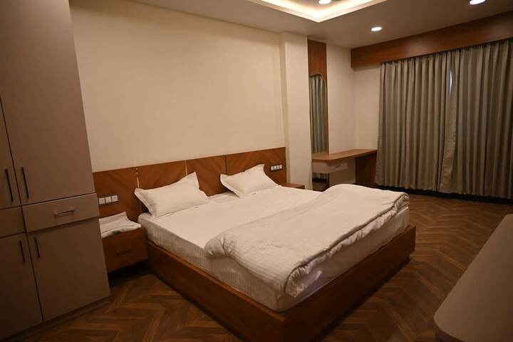 Room 10 of 36