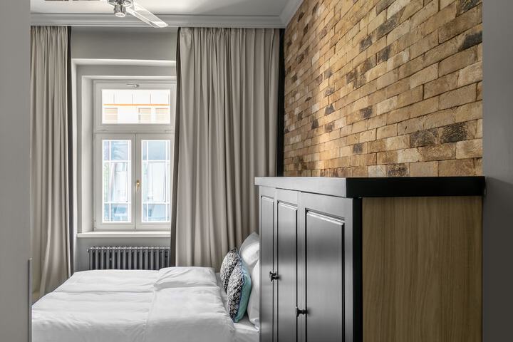 Room 8 of 50