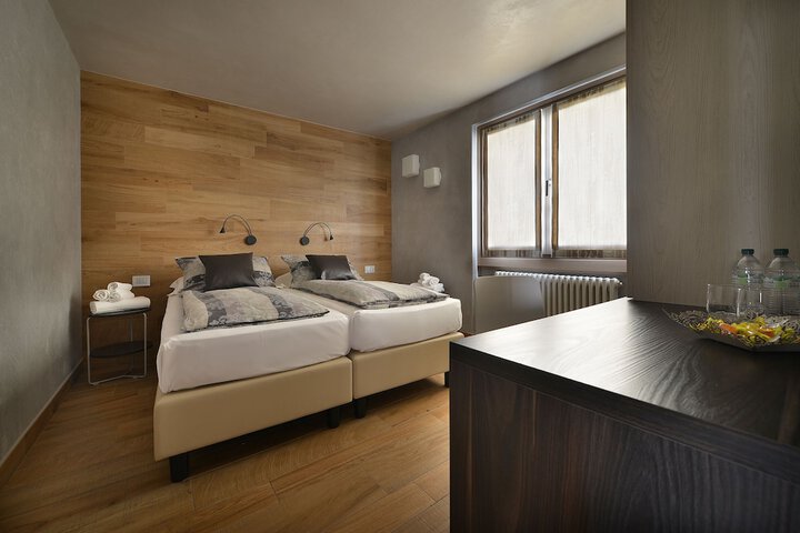 Room 75 of 211