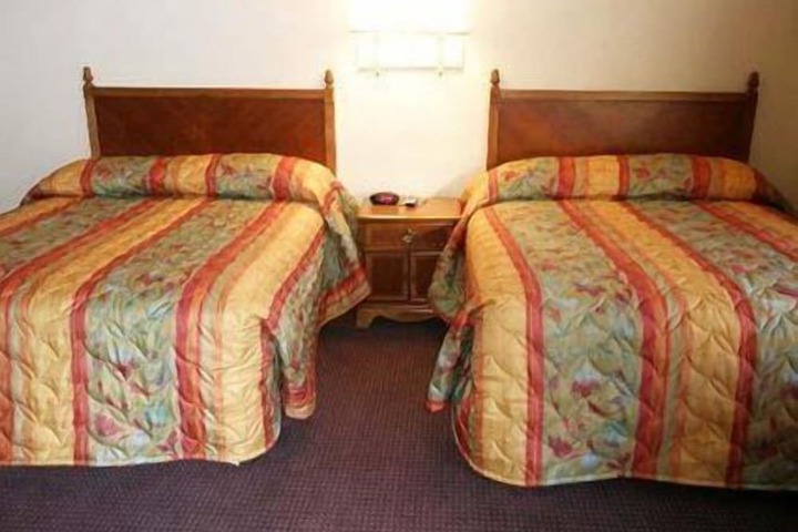 2 Queen Beds