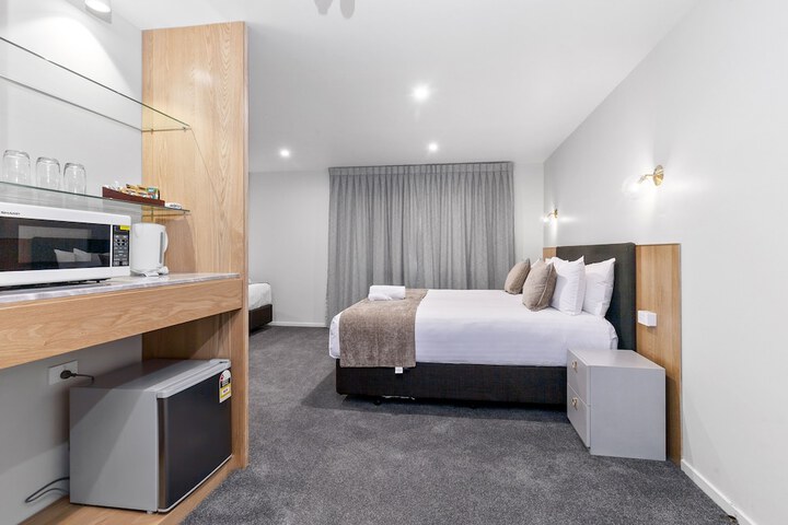 Room 10 of 28