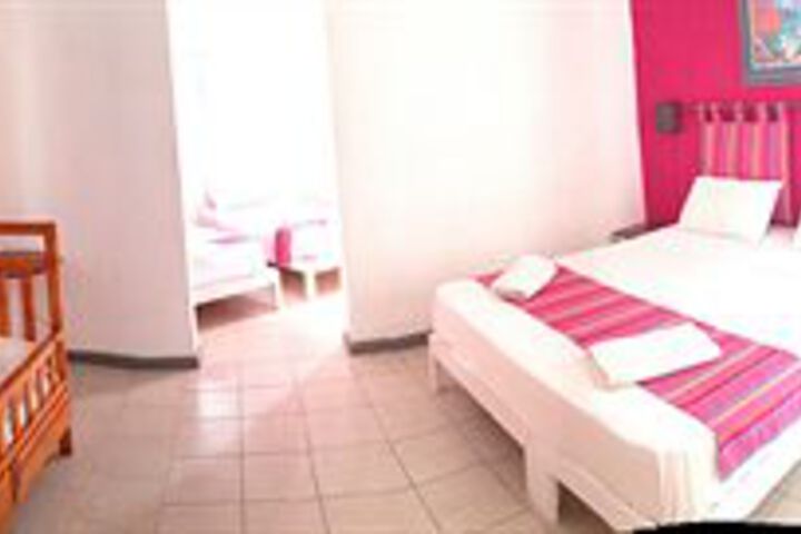 Room 13 of 33