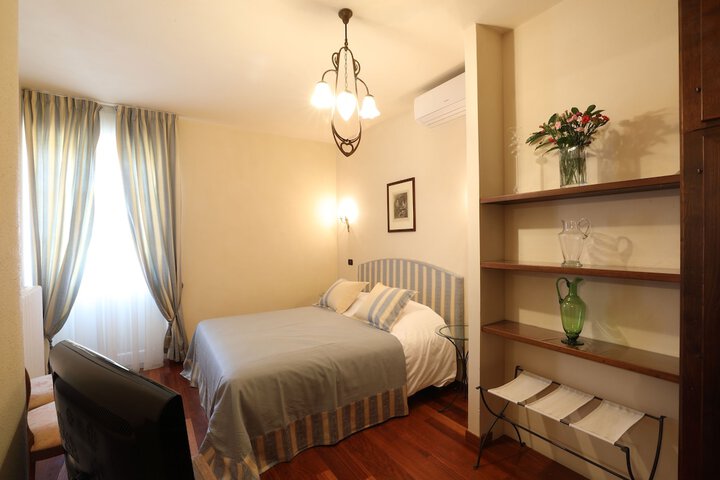 Room 10 of 44