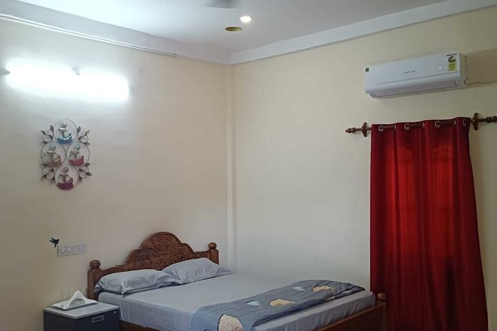 Room 4 of 29