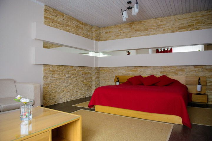 Room 5 of 191