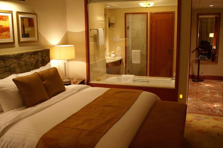 Room 13 of 25
