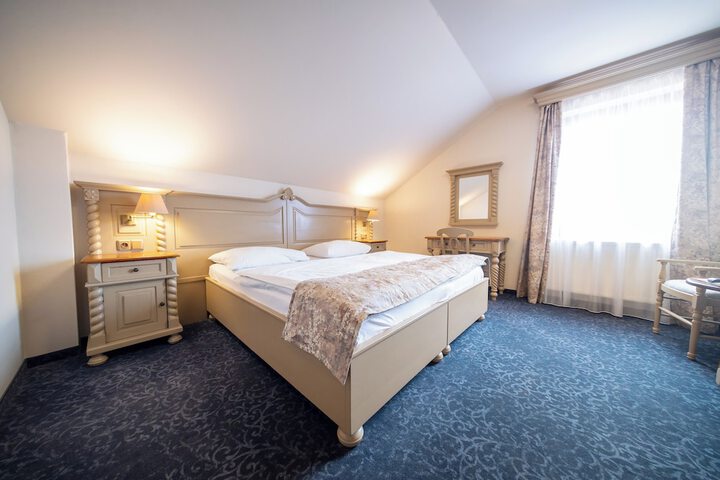 Room 12 of 50
