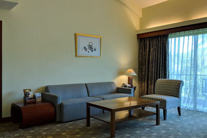 Room 7 of 90