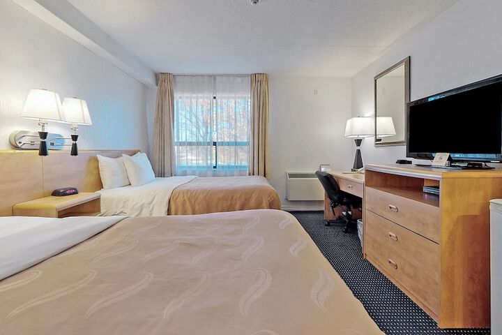 2 Double Beds (7 of 8)