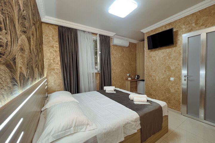 Room 25 of 77