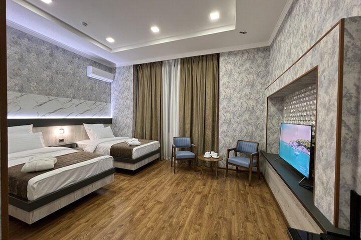 Room 27 of 95