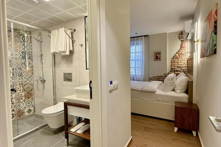 Room 14 of 126
