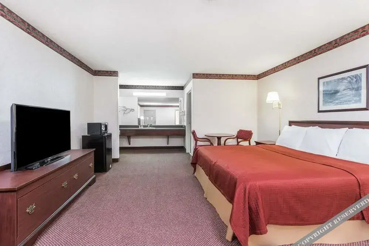 Room 2 of 7