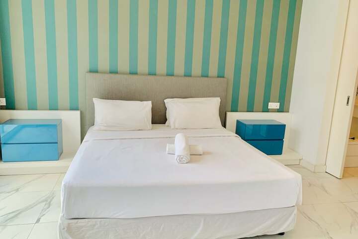 Room 15 of 50