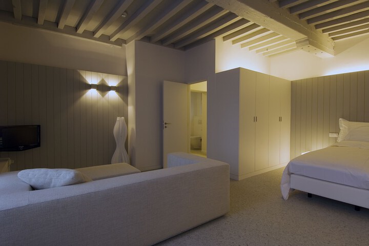 Room 9 of 61