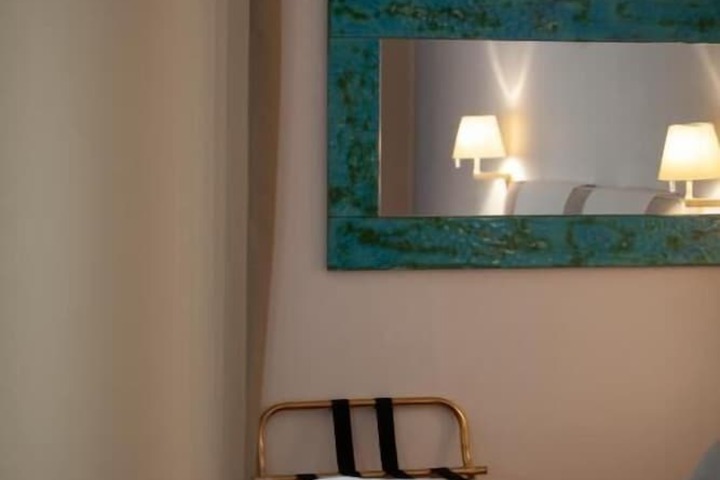 Room 13 of 42