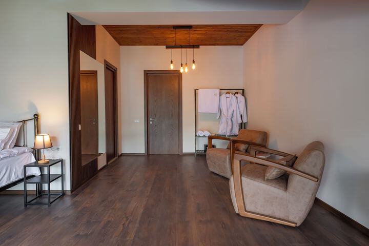 Room 5 of 62