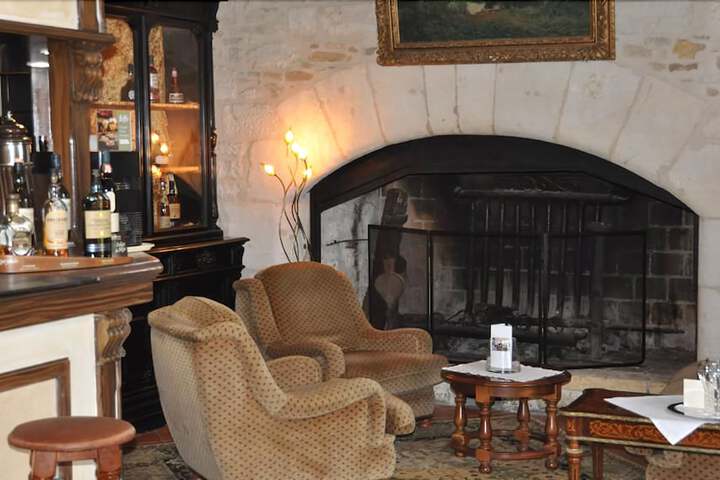 Lounge 52 of 153