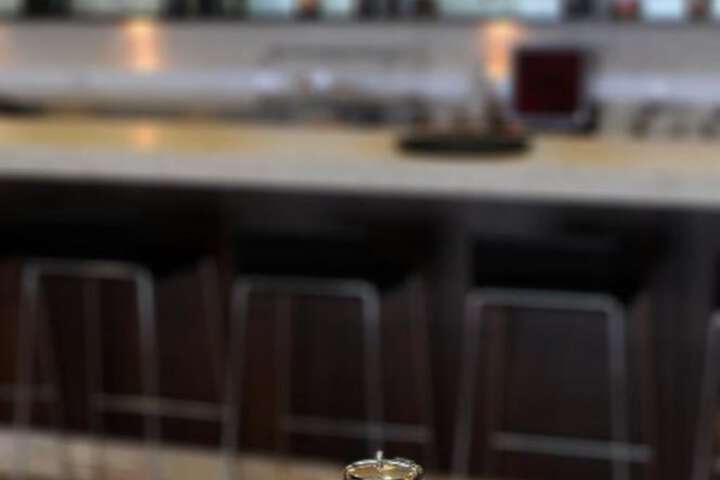 Lounge 40 of 69