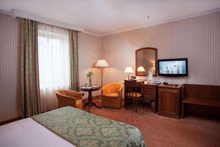 Room 44 of 177