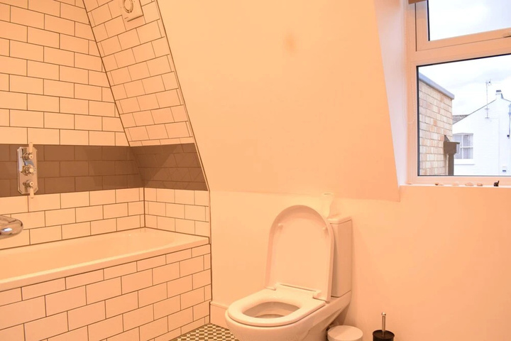 Room 8 of 16