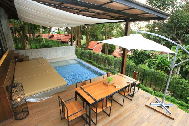 Hotel with Pool