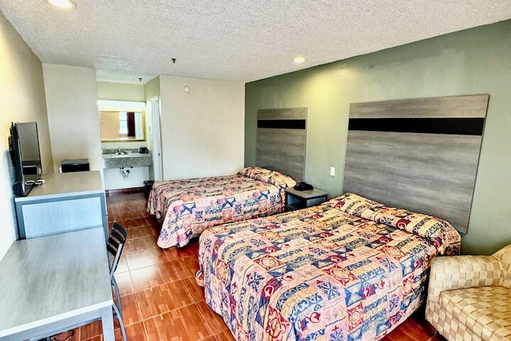 Standard Double Room 2 Queen Beds (3 of 5)