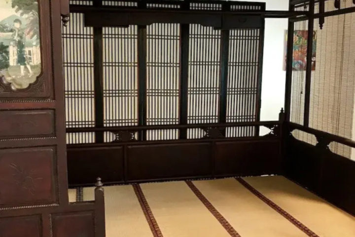 Room 7 of 12
