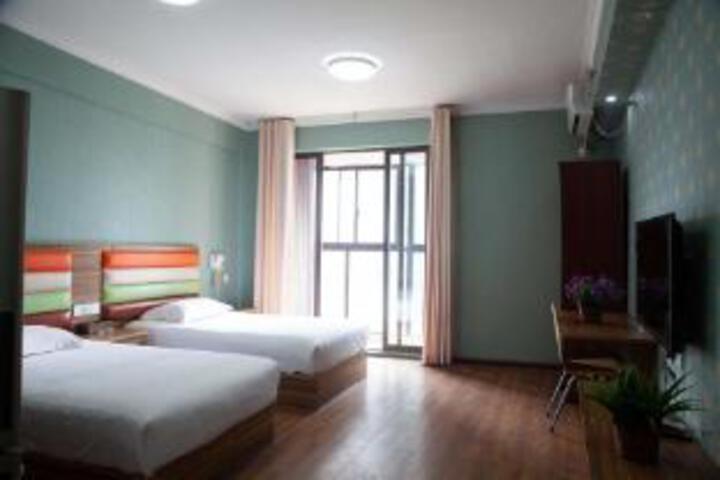 Room 8 of 9