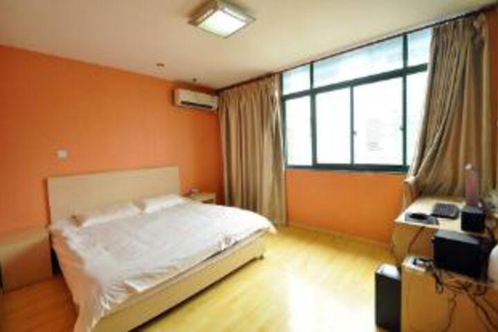 Room 6 of 6