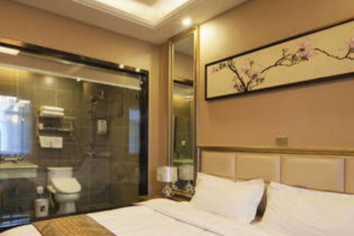 Room 17 of 25