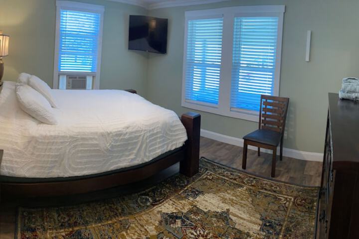 Room 6 of 18