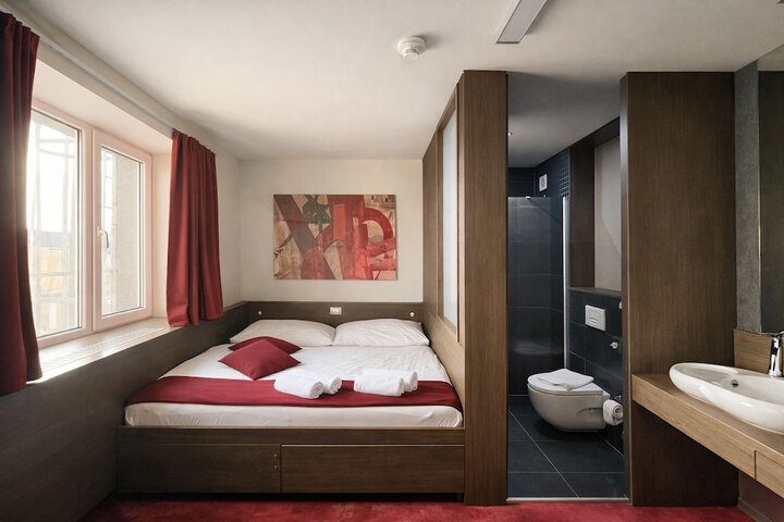 Room 43 of 96