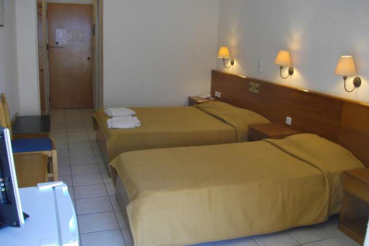 Room 11 of 38