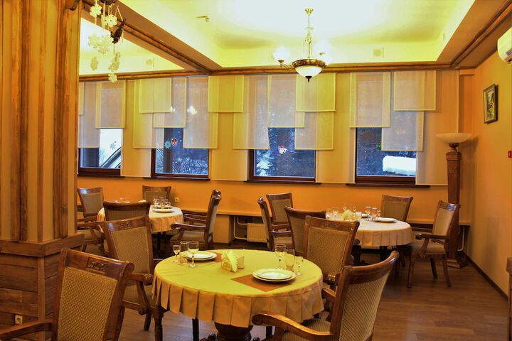 Dining 33 of 38
