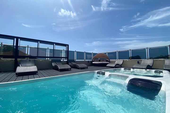 Pool 11 of 17
