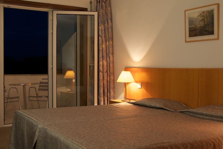 Room 6 of 50