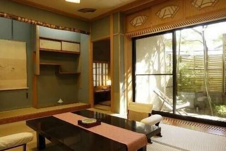 Room 3 of 7